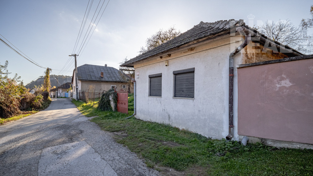 REZERVOVANÉ - Na predaj rodinný dom v Jasove